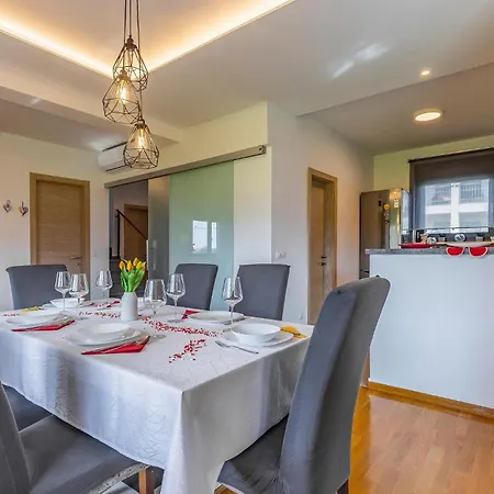 3 Bedroom Beautiful Home In Pula