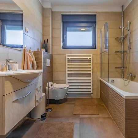 Ferienhaus 3 Bedroom Beautiful Home In Pula *