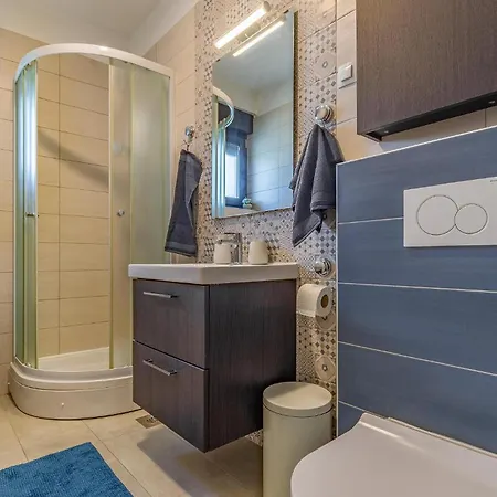 別荘 3 Bedroom Lovely In プーラ