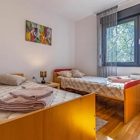 Ferienhaus 3 Bedroom Beautiful Home In Pula