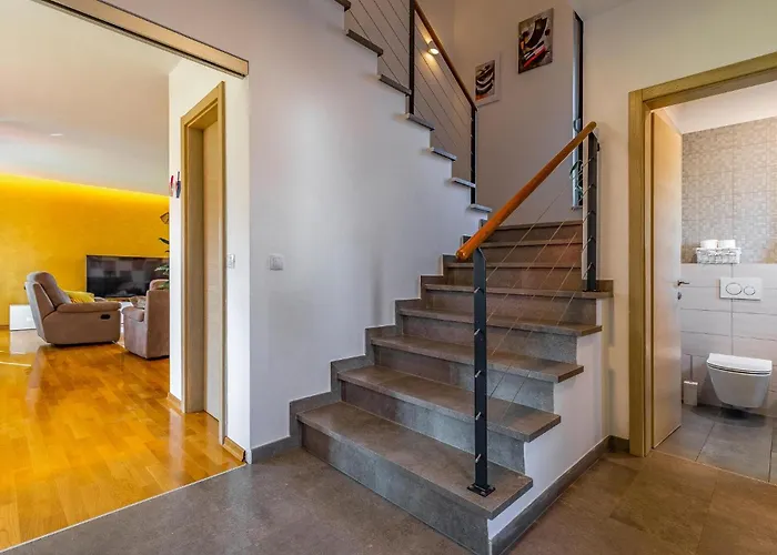 3 Bedroom Lovely In Будинок відпочинку *