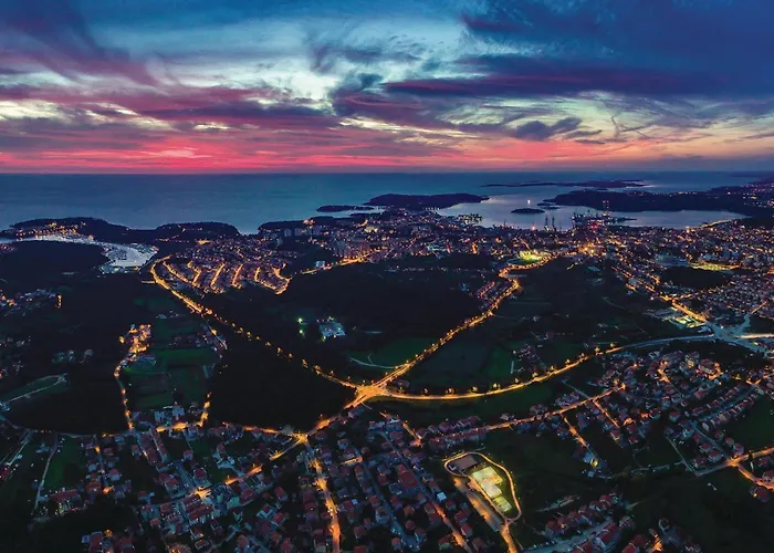 3 Bedroom Lovely In Будинок відпочинку *