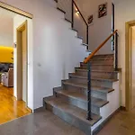3 Bedroom Beautiful Home In Pula Vikendica *