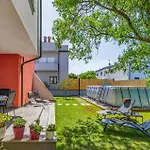 Vikendica 3 Bedroom Beautiful Home In Pula