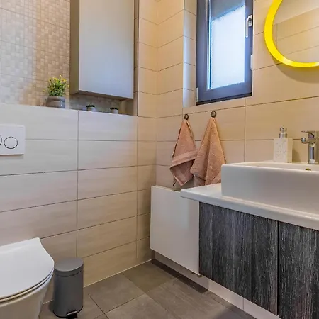 3 Bedroom Beautiful Home In Pula Σπίτι διακοπών