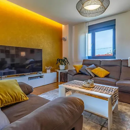 3 Bedroom Beautiful Home In Pula Σπίτι διακοπών