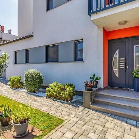 3 Bedroom Beautiful Home In Pula *
