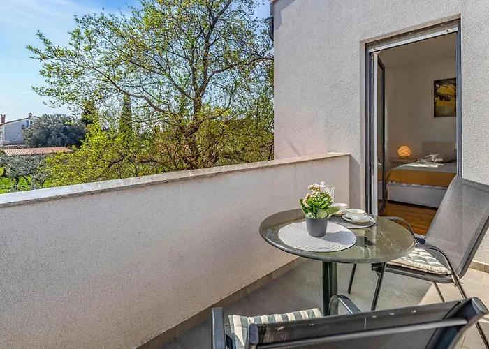 Dom wakacyjny 3 Bedroom Lovely In *