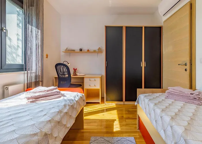 3 Bedroom Lovely In * Pula