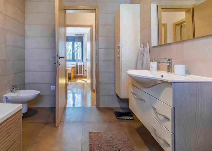 3 Bedroom Lovely In *