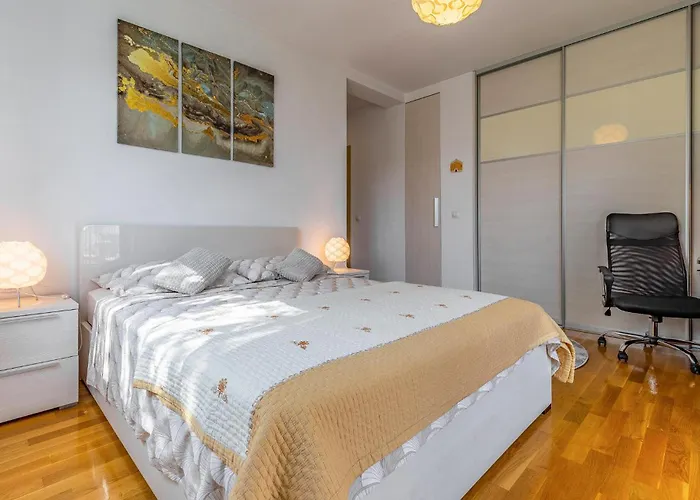 3 Bedroom Lovely In * Pula