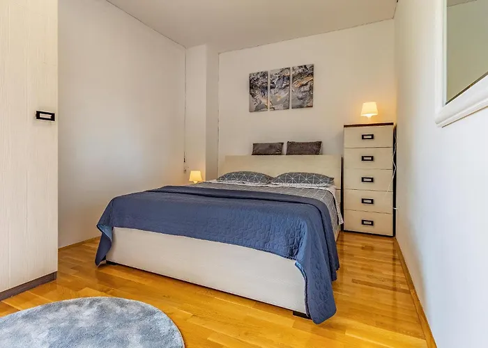 3 Bedroom Lovely In * Pula