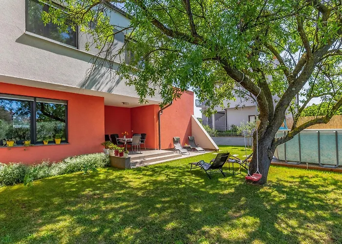 Semesterbostad 3 Bedroom Lovely In Pula