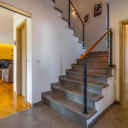 3 Bedroom Lovely In Ferienhaus *