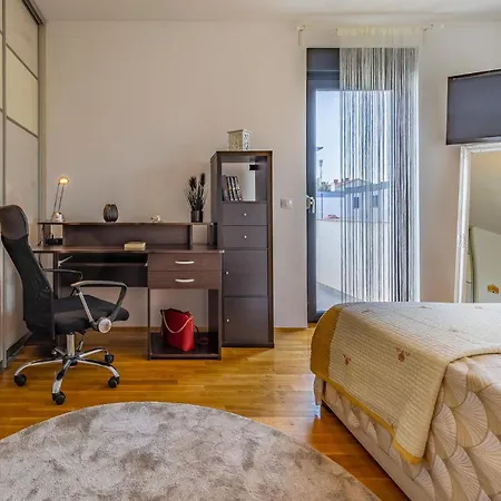 3 Bedroom Lovely In Pula