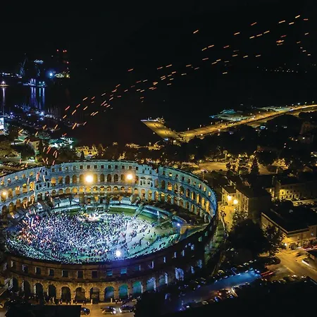 3 Bedroom Beautiful Home In Pula *