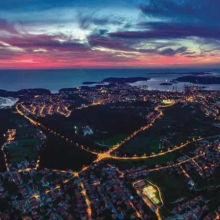 3 Bedroom Lovely In Ferienhaus *