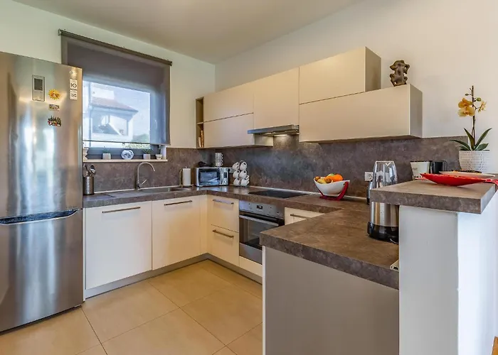 3 Bedroom Lovely In * Pula