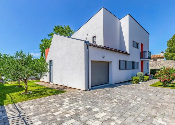 3 Bedroom Lovely In Pula